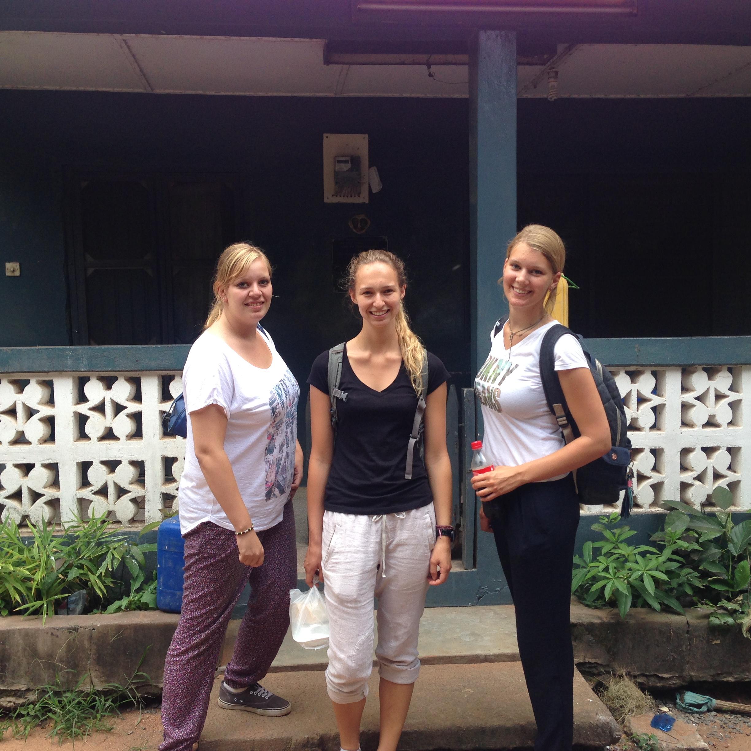 Childcare female studetns on the HIV/Aids Ghana internship prepare for a Community Outreach day. Projects Abroad HIV/Aids internship in Ghana shows interns preparing for a Community Outreach Day.